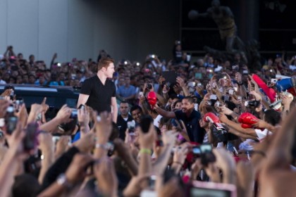 Canelo arrives