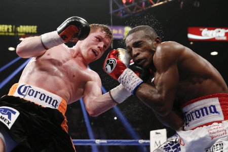 Canelo decisions Lara; Mares defeats Oquendo