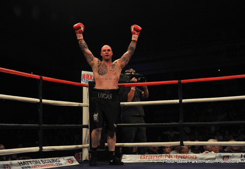 Lucas Browne stuns Ruslan Chagaev with 10th-round TKO, takes WBA heavyweight title