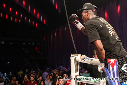 Erislandy Lara Defeats Ishe Smith; Floyd Mayweather Calls Out Pacquiao