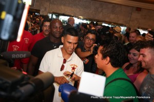 1-MAYHEM ARRIVALS-Manuel Roman-1069