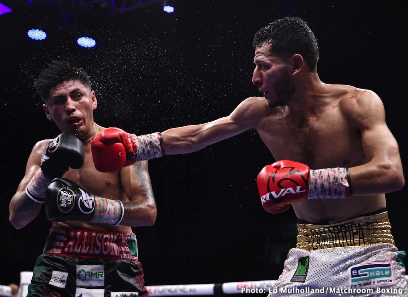 Boxing photo: Angel Fierro image Angel Fierro defeats Zamarripa in close fight - Boxing Results