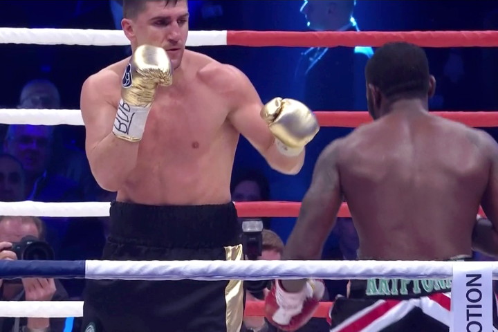 Huck stops Afolabi