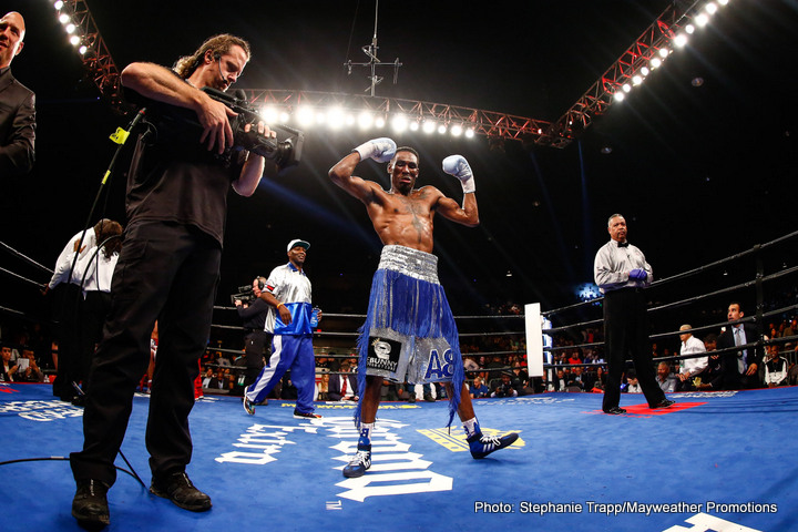 Robert Easter Jr. stops Algenis Mendez