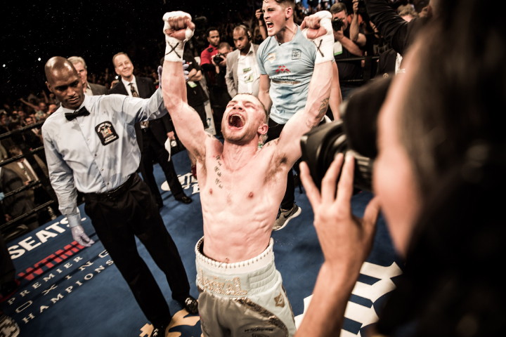 Carl Frampton tops Leo Santa Cruz in terrific fight; how about a rematch?