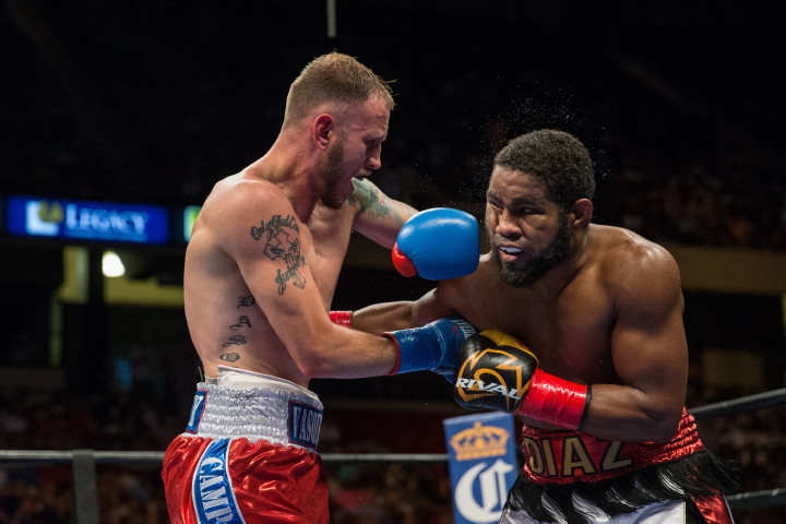 Felix Diaz defeats Sammy Vasquez