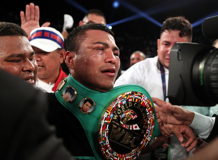 Roman Gonzalez outworks Carlos Cuadras - results