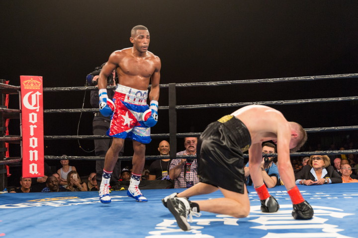 Erislandy Lara defeats Yuri Foreman, then calls out Golovkin and Canelo