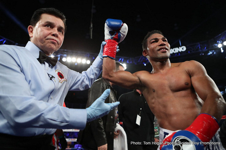 Yuriorkis Gamboa keeps career alive with majority decision win over Alexis Reyes