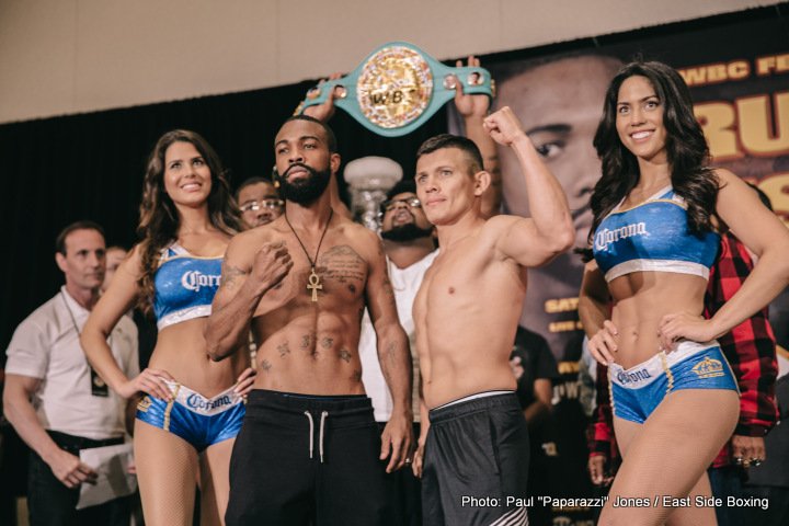 Photo Gallery: Official Weigh-In Results for Gary Russell Jr. (125.5) vs. Óscar Escandón (125.75)