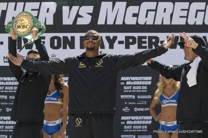 Mayweather, McGregor grand arrival videos & photos