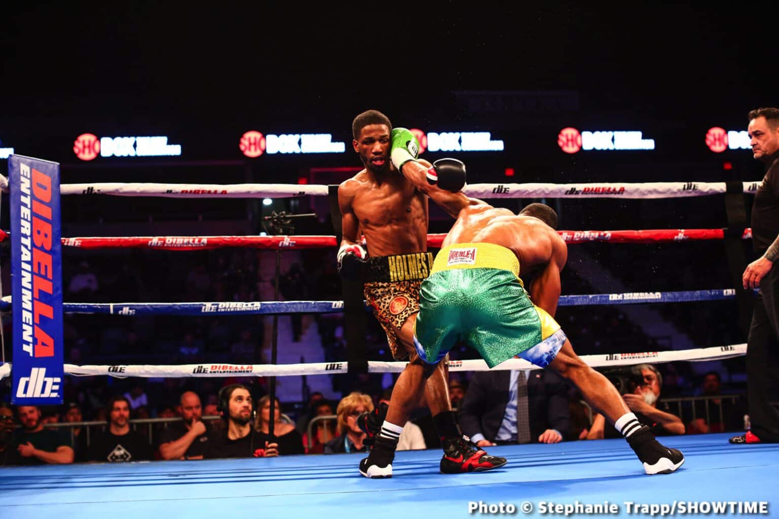 Ardreal Holmes Jr Boxes Past Game Ismael Villarreal - Boxing Results
