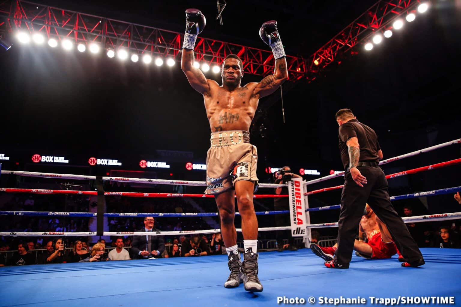 Ardreal Holmes Jr Boxes Past Game Ismael Villarreal - Boxing Results