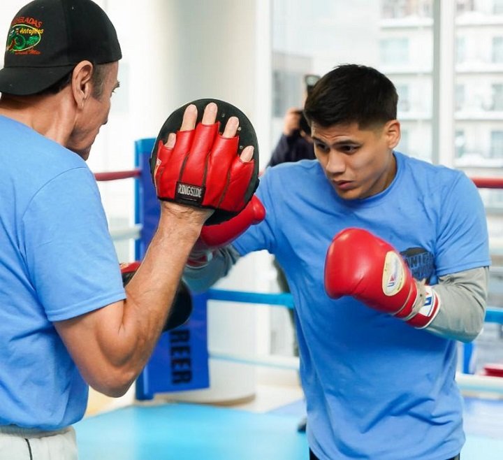 Danny Roman preparing for Moises Flores fight on June 16 Moises Flores Press Room