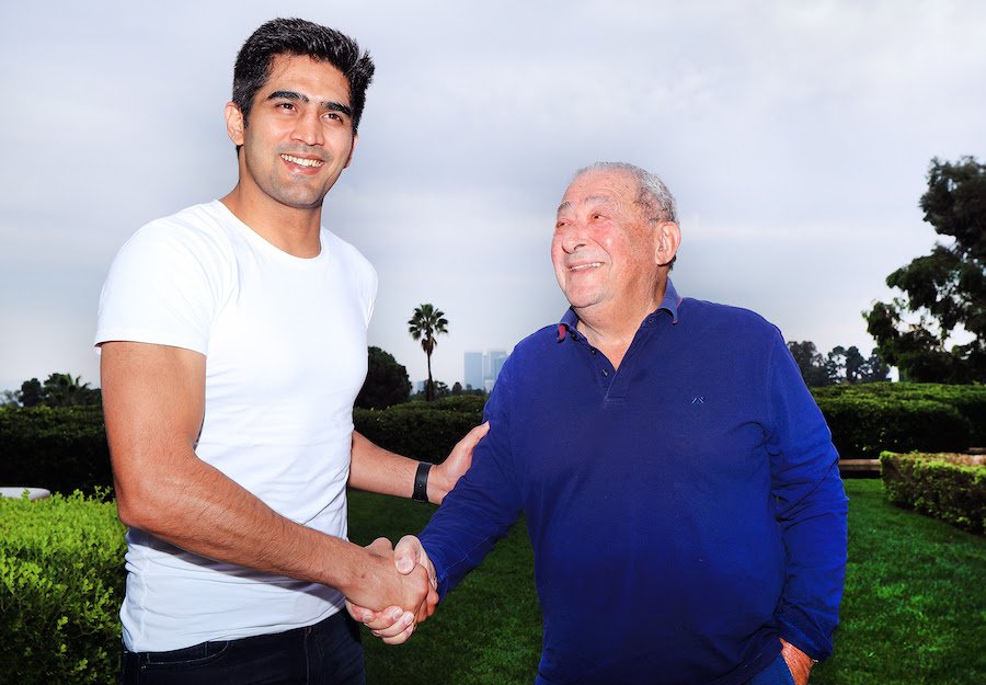 Vijender Singh signs with Top Rank