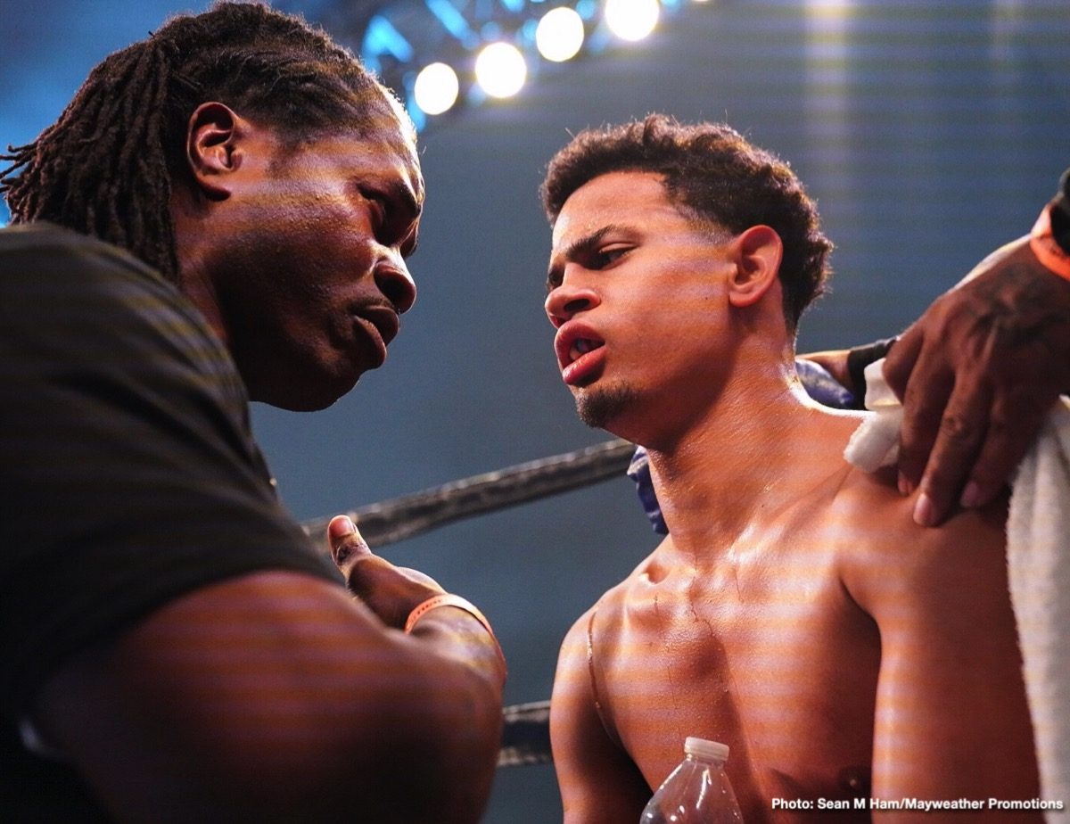 Photos: Danny Garcia Delivers Dominant Performance; Ruiz Stops Dimitrenko