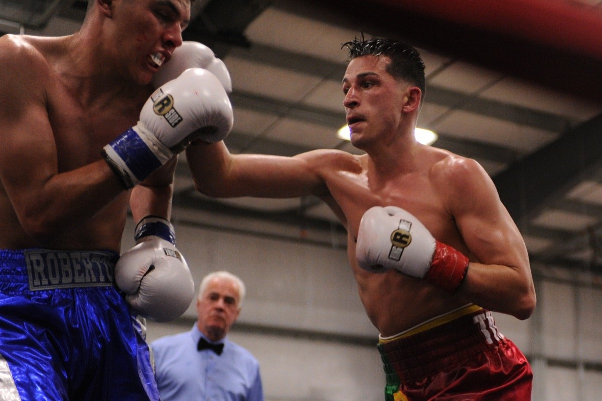 Derek Silveira Defeats Roberto Valenzuela Jr. - Reclaims N.E. Welterweight Title