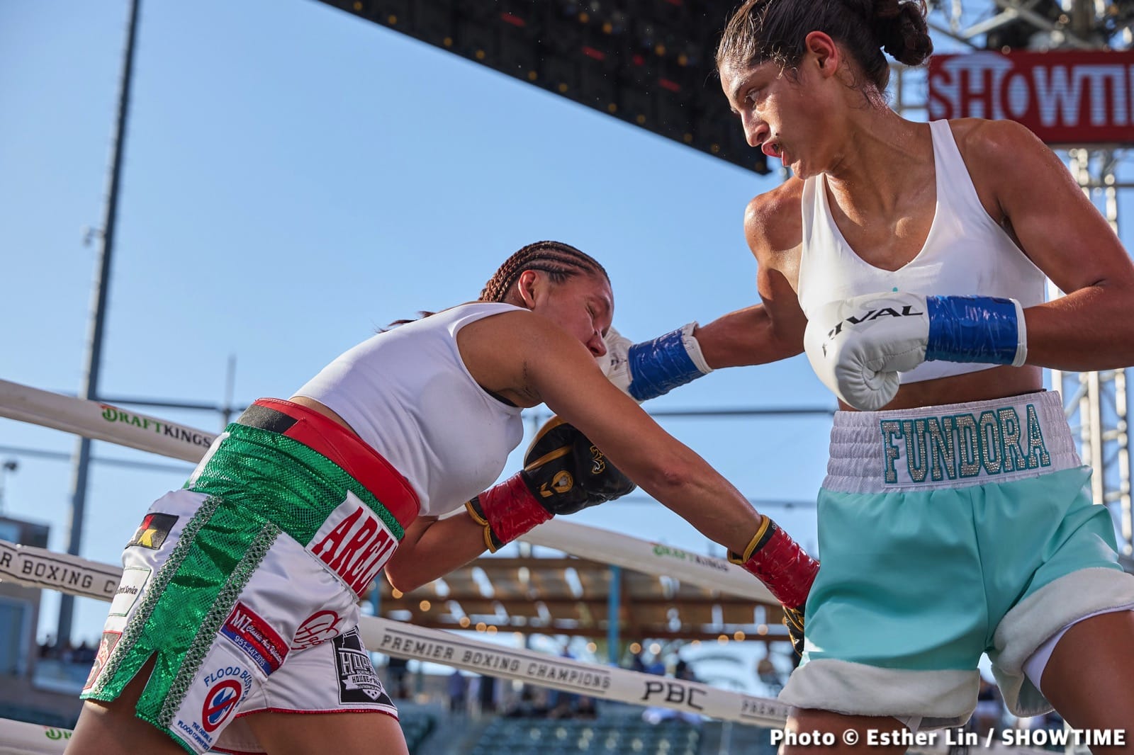Boxing photo: Fernando Martinez image Fernando Martinez Retains IBF Junior Bantamweight - Boxing Results