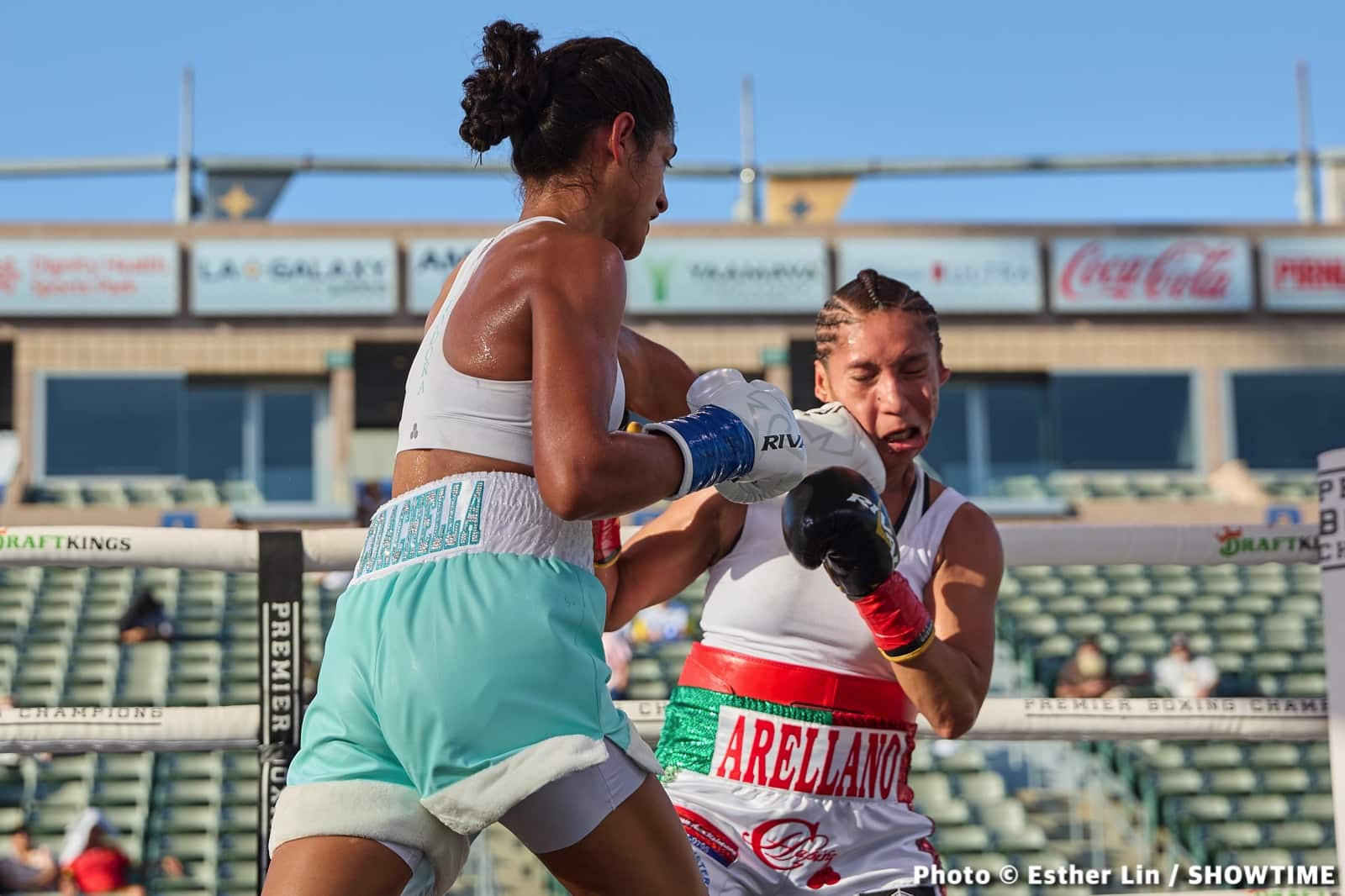 Boxing photo: Fernando Martinez image Fernando Martinez Retains IBF Junior Bantamweight - Boxing Results
