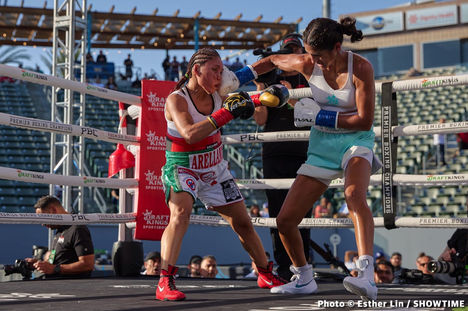 Boxing photo: Fernando Martinez image Fernando Martinez Retains IBF Junior Bantamweight - Boxing Results