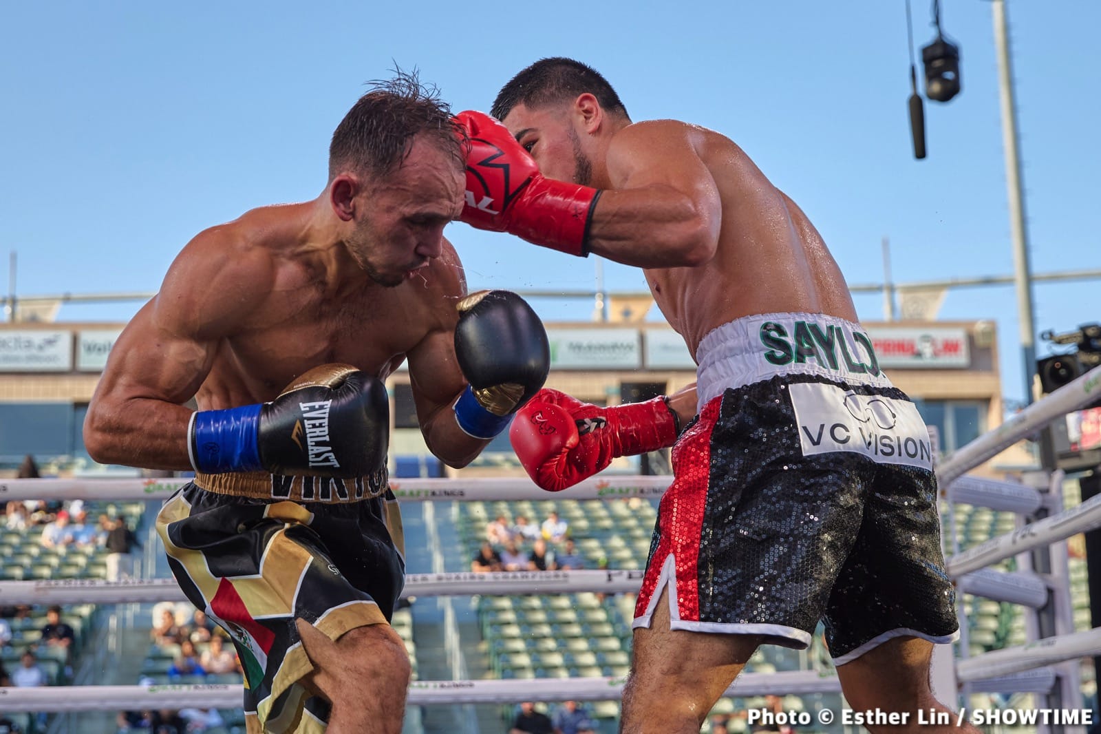 Fernando Martinez Retains IBF Junior Bantamweight - Boxing Results