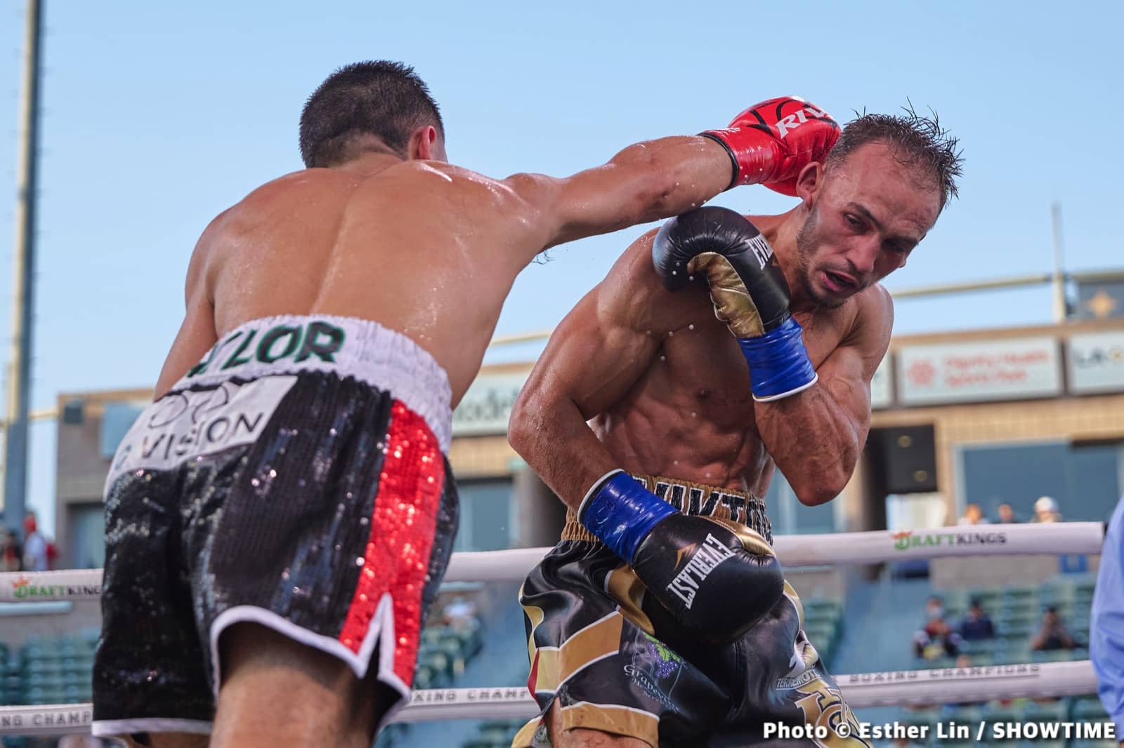 Fernando Martinez Retains IBF Junior Bantamweight - Boxing Results
