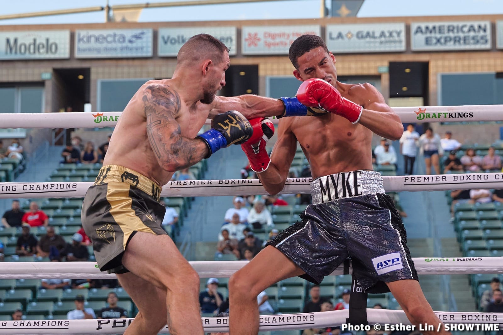 Fernando Martinez Retains IBF Junior Bantamweight - Boxing Results