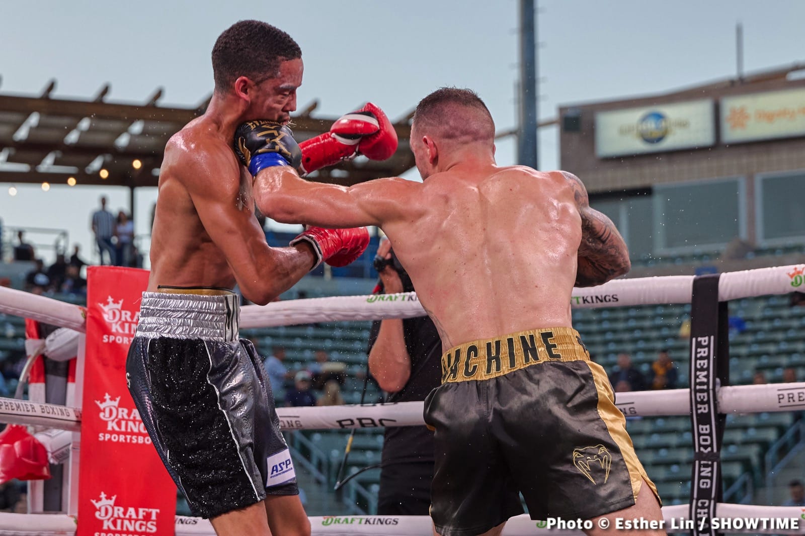 Fernando Martinez Retains IBF Junior Bantamweight - Boxing Results