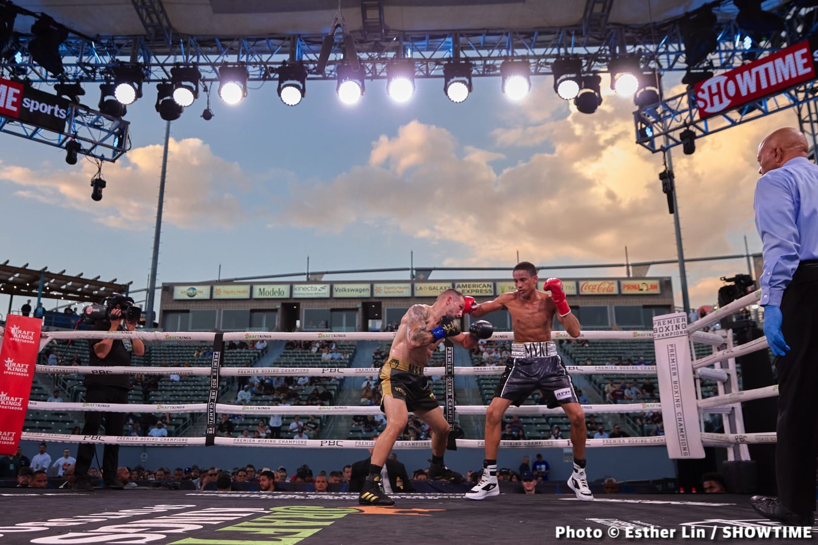 Fernando Martinez Retains IBF Junior Bantamweight - Boxing Results