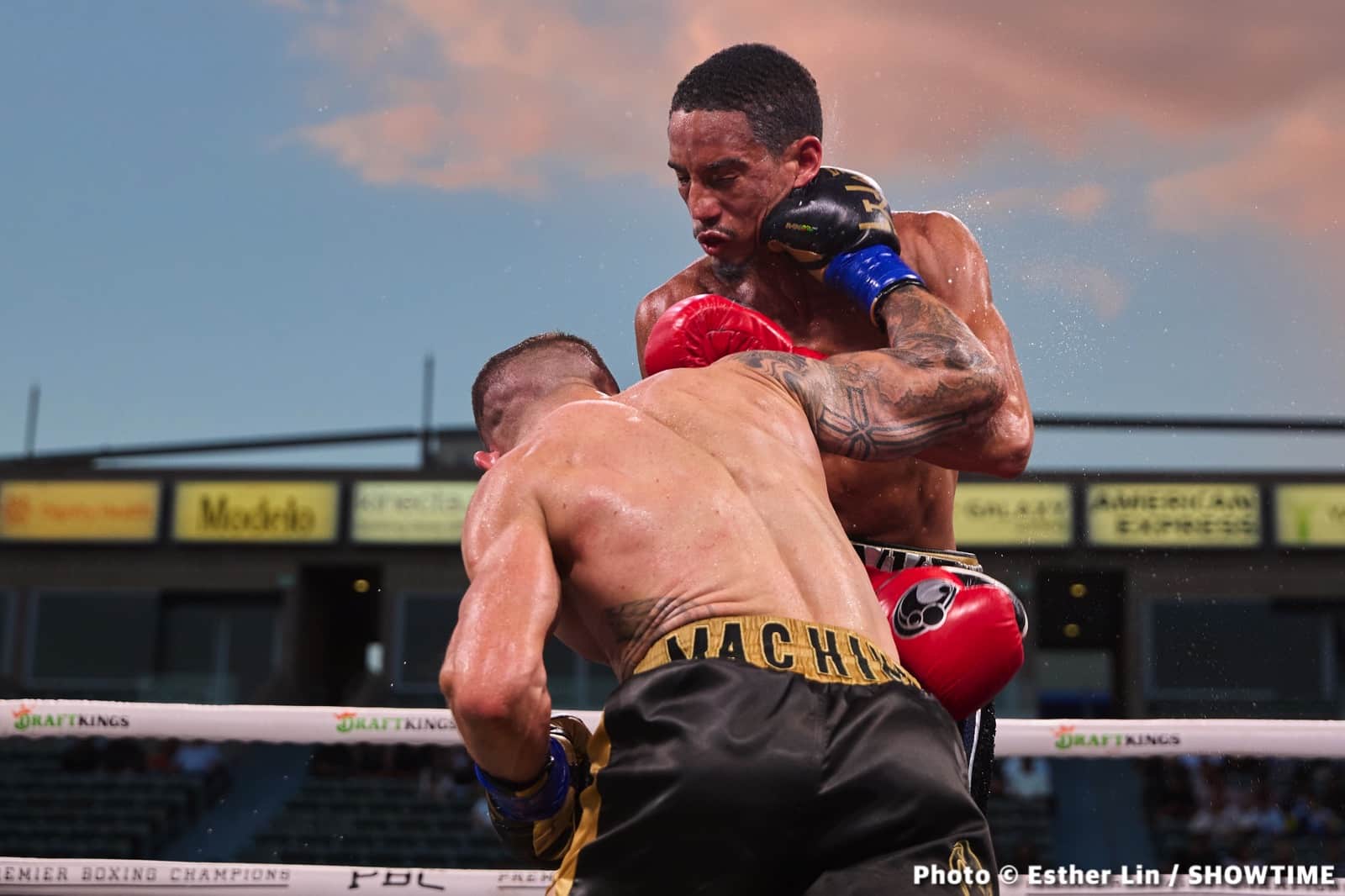Fernando Martinez Retains IBF Junior Bantamweight - Boxing Results