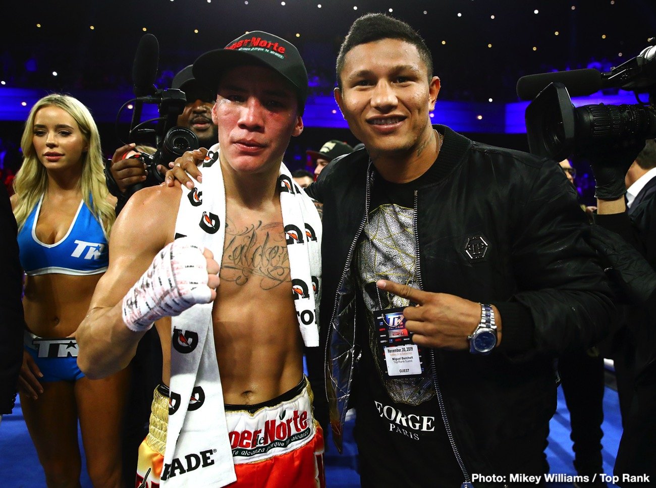 Oscar Valdez sparring with Canelo Alvarez, training for Berchelt