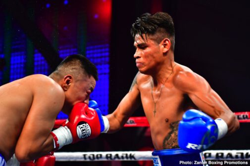Volvemos con Punch Emanuel Navarrete, Uriel Lopez - Navarrete uses body attack to stop Lopez in the sixth round of featherweight main event
