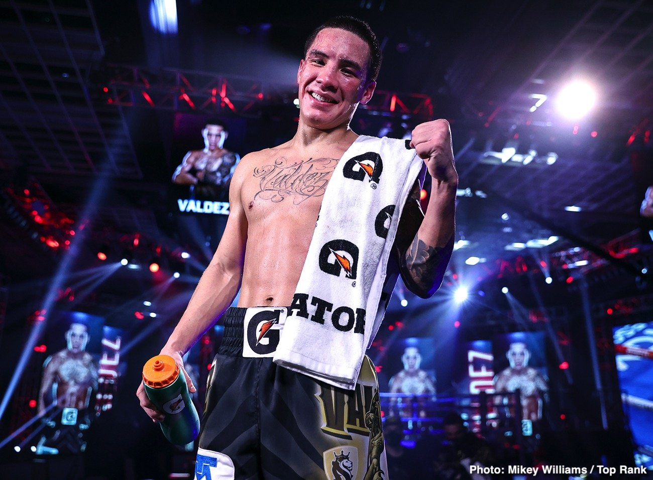 Oscar Valdez sparring with Canelo Alvarez, training for Berchelt