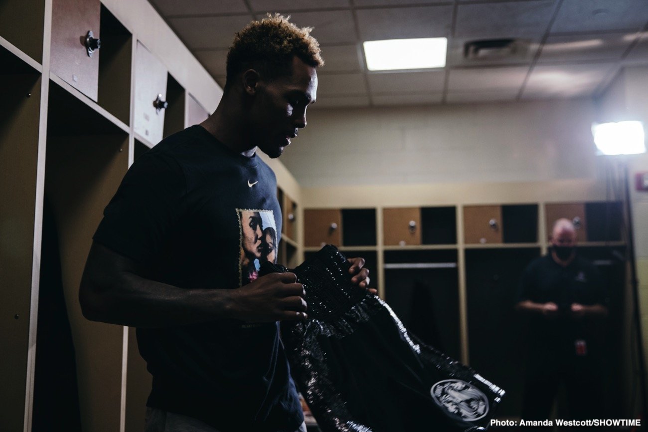 Photos: Jermell Charlo KOs Jeison Rosario; Jermall Charlo defeats Derevyanchenko
