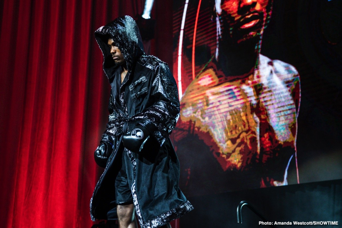 Photos: Jermell Charlo KOs Jeison Rosario; Jermall Charlo defeats Derevyanchenko