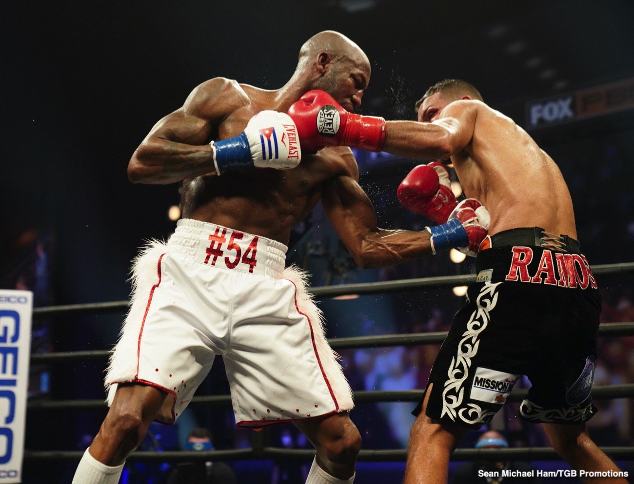 Boxing photo: Abel Ramos, Yordenis Ugas image Yordenis Ugas decisions Abel Ramos - Boxing Results