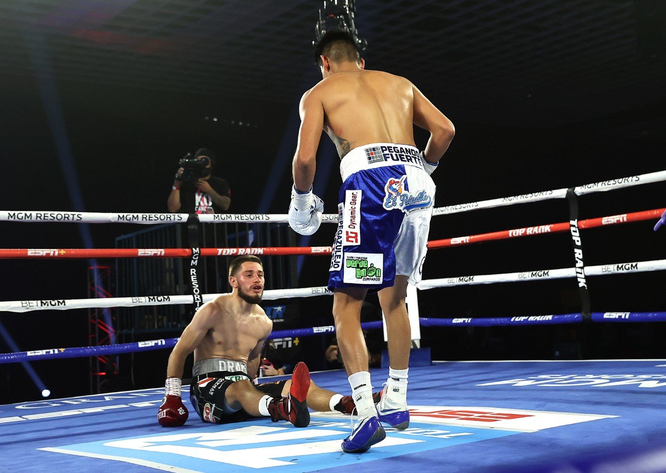 Emanuel Navarrete decisions Ruben Villa to capture WBO 126-lb title - Boxing Results