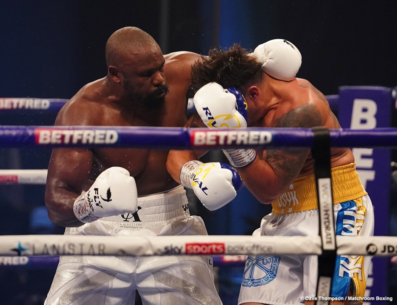 Oleksandr Usyk decisions Dereck Chisora - Boxing Results