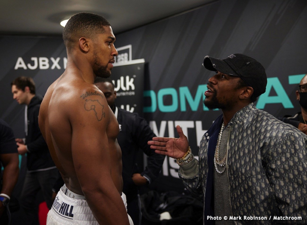 Floyd Mayweather Was A Surprise Spectator At Joshua - Pulev, Says He Is "Proud" Of Joshua
