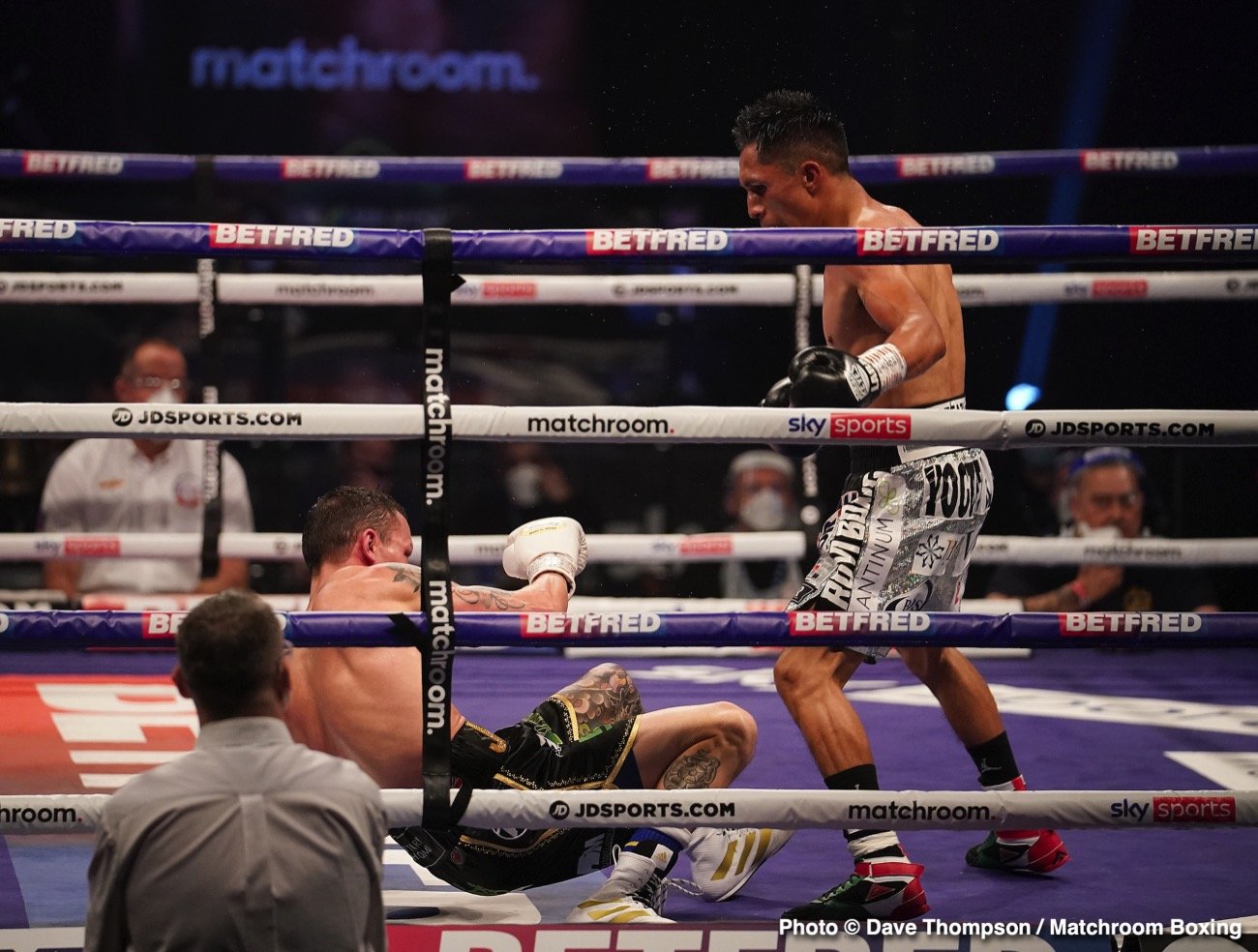 Photos: Lara shocks Warrington in 9th round stoppage