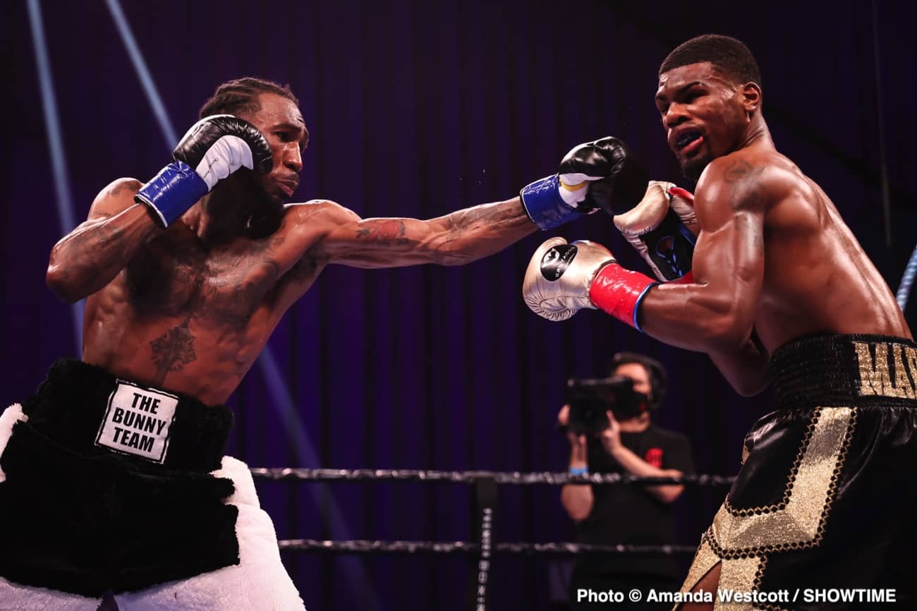 Adrien Broner defeats Jovanie Santiago in The Comeback - Boxing Results