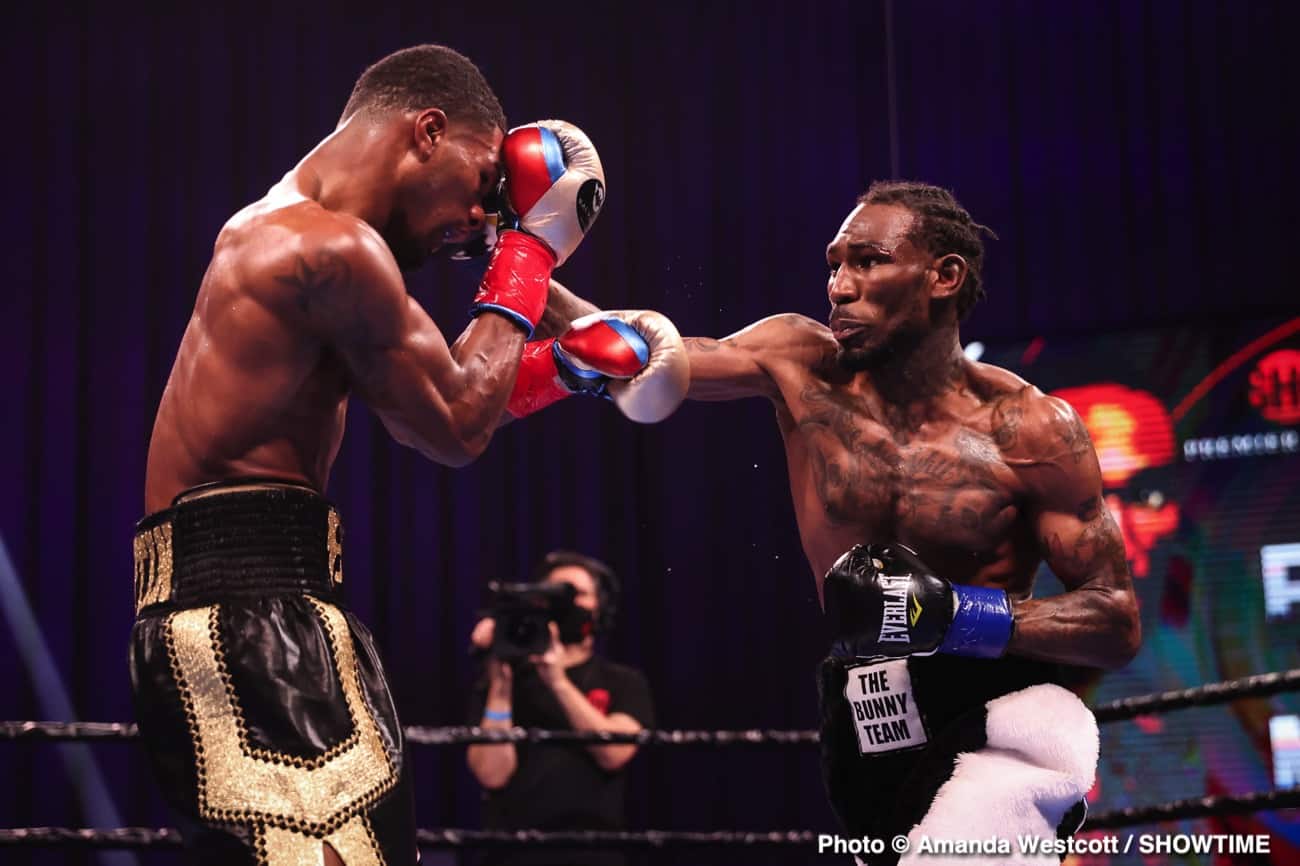 Adrien Broner defeats Jovanie Santiago in The Comeback - Boxing Results