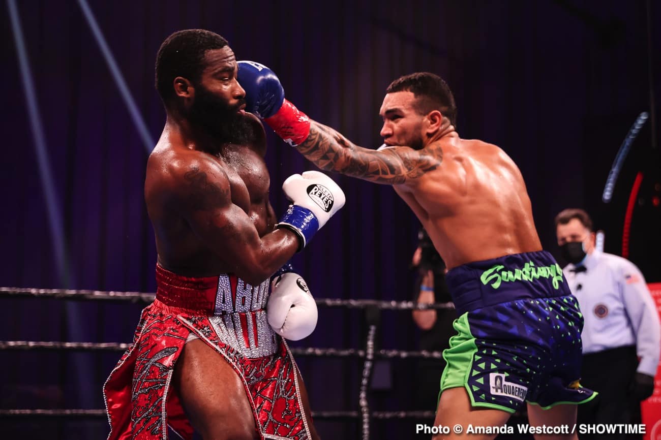Adrien Broner defeats Jovanie Santiago in The Comeback - Boxing Results