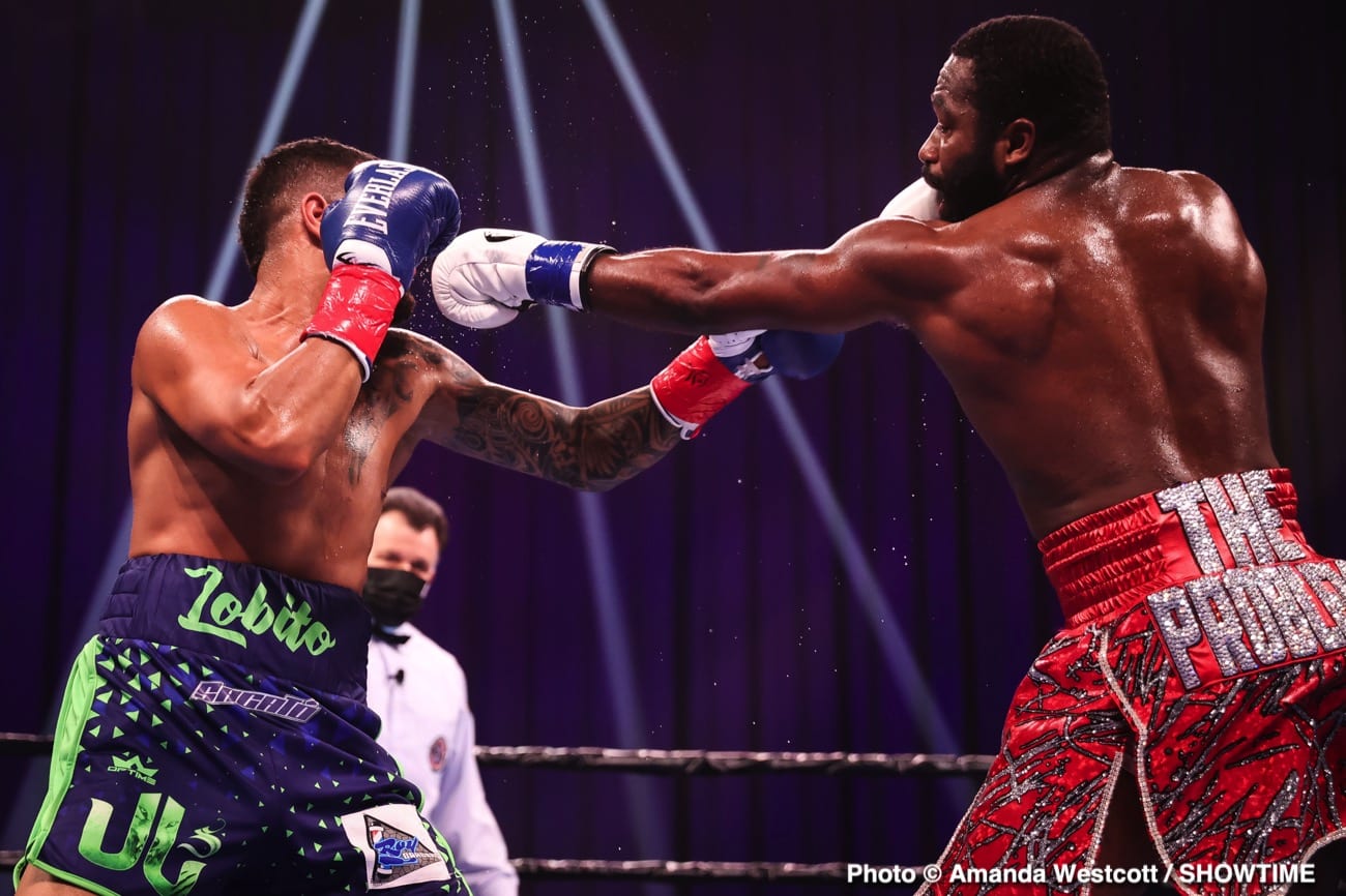 Adrien Broner defeats Jovanie Santiago in The Comeback - Boxing Results