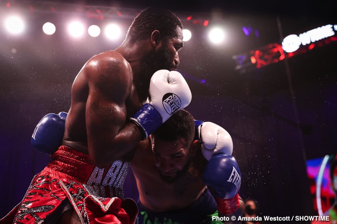 Adrien Broner defeats Jovanie Santiago in The Comeback - Boxing Results