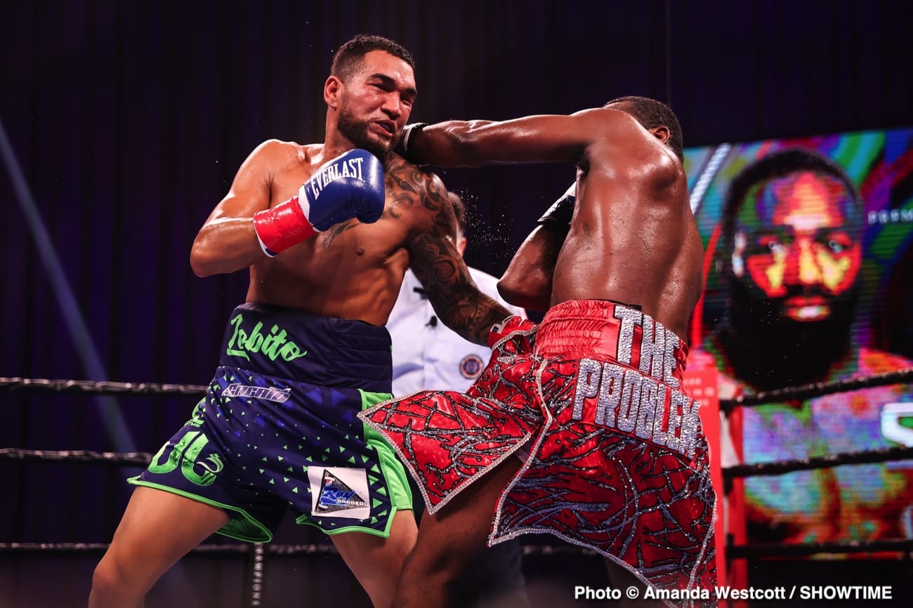 Adrien Broner defeats Jovanie Santiago in The Comeback - Boxing Results