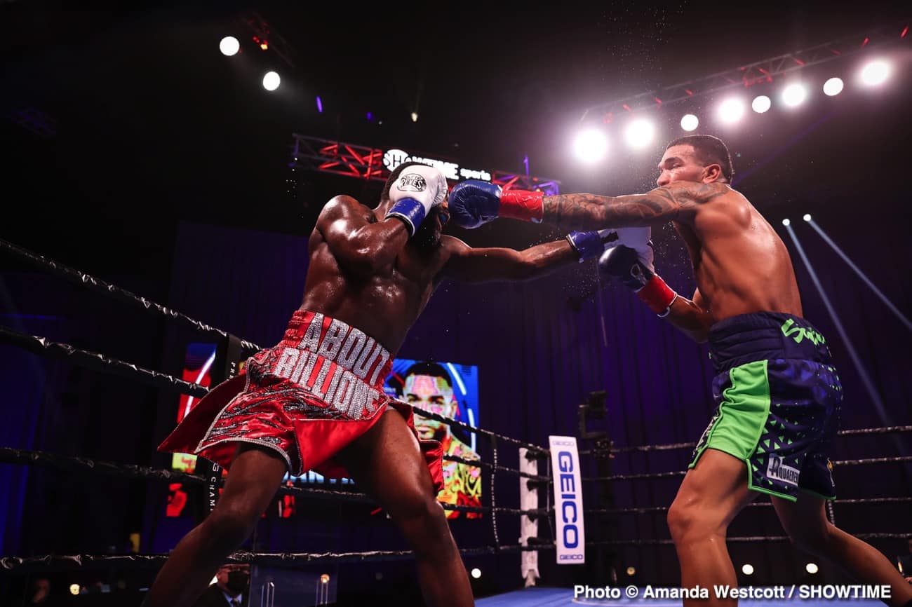 Adrien Broner defeats Jovanie Santiago in The Comeback - Boxing Results