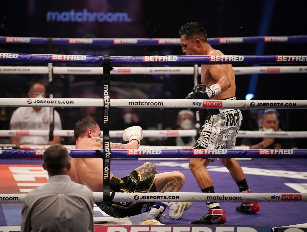 Image: Photos / Results: Lara stuns Warrington with ninth round knockout