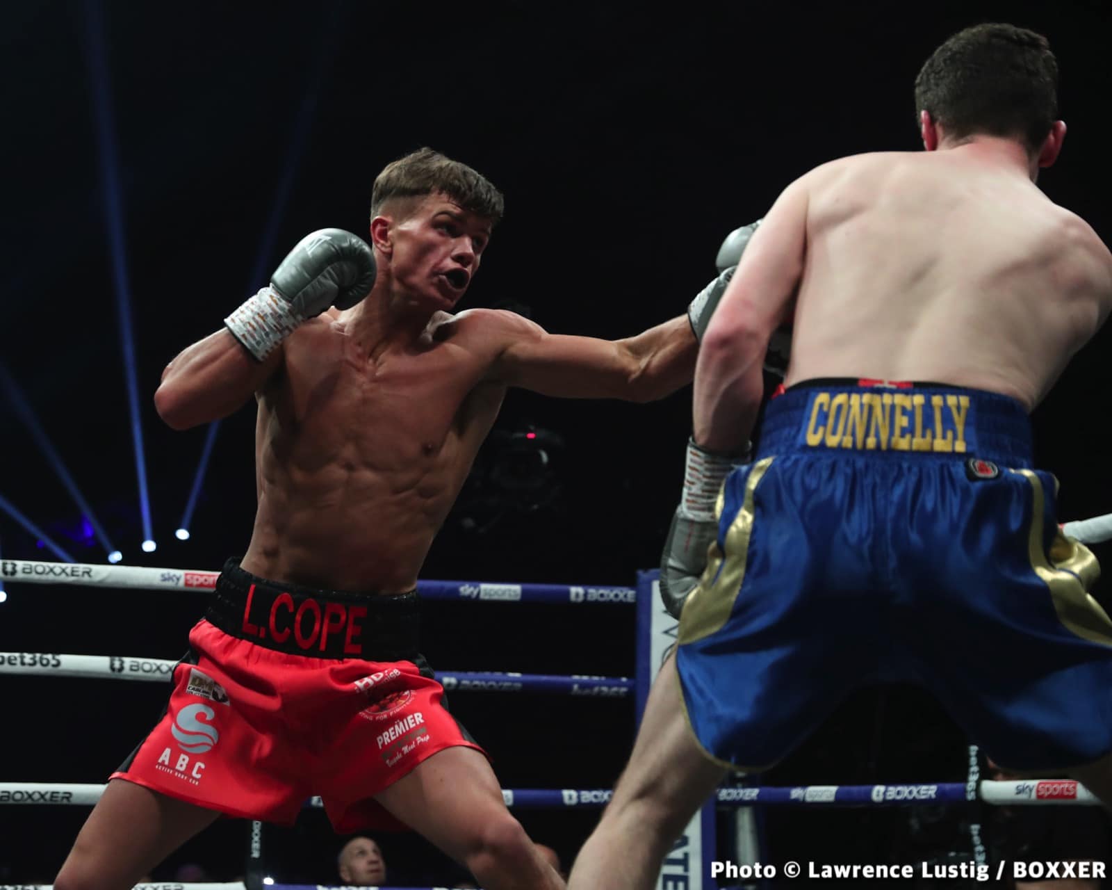 Photos: Savannah Marshall Knocks Out Hermans In Newcastle