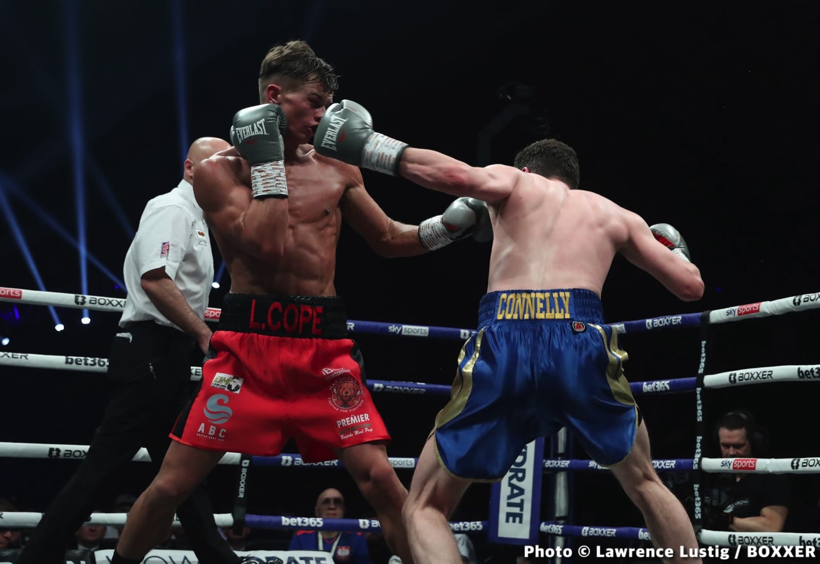 Photos: Savannah Marshall Knocks Out Hermans In Newcastle